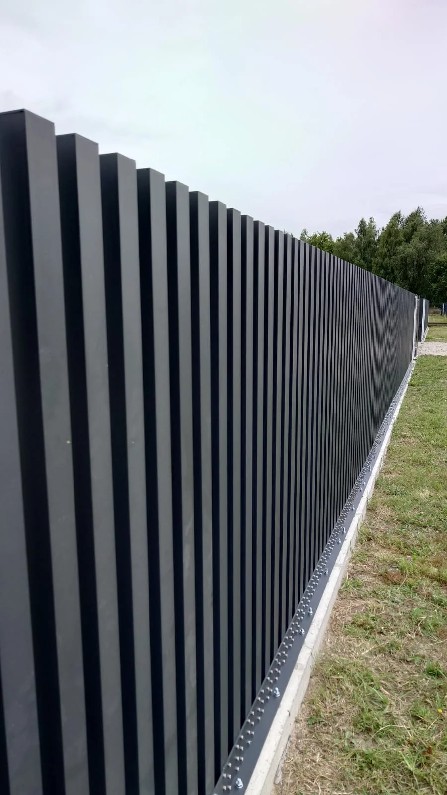 Realizacja Euro Fences: Blacha pełna + Comb Standard – Kluczbork 07.2025 - Kluczbork (zdjęcie 2)