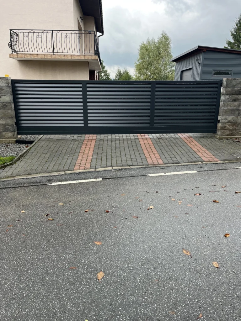 Realizacja Euro Fences: Louvre – Blizne 10.2025 - Blizne (zdjęcie 3)