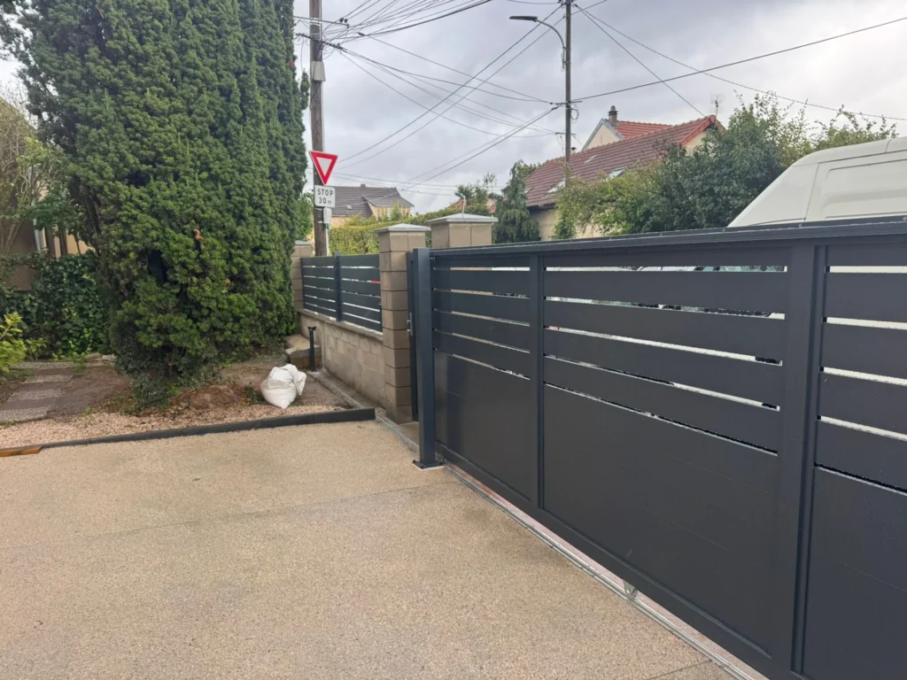 Realizacja Euro Fences: Castle zamówienie indywidualne - Francja 09.2025 - Francja (zdjęcie 2)
